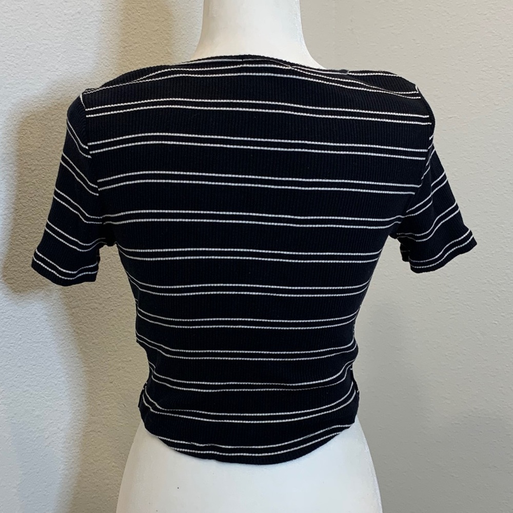 Striped Crop Top - Picture 3 of 3